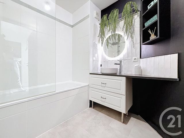 Appartement F3 à louer - 3 pièces - 62.04 m2 - CORBEIL ESSONNES - 91 - ILE-DE-FRANCE - Century 21 Domaine Du Parc