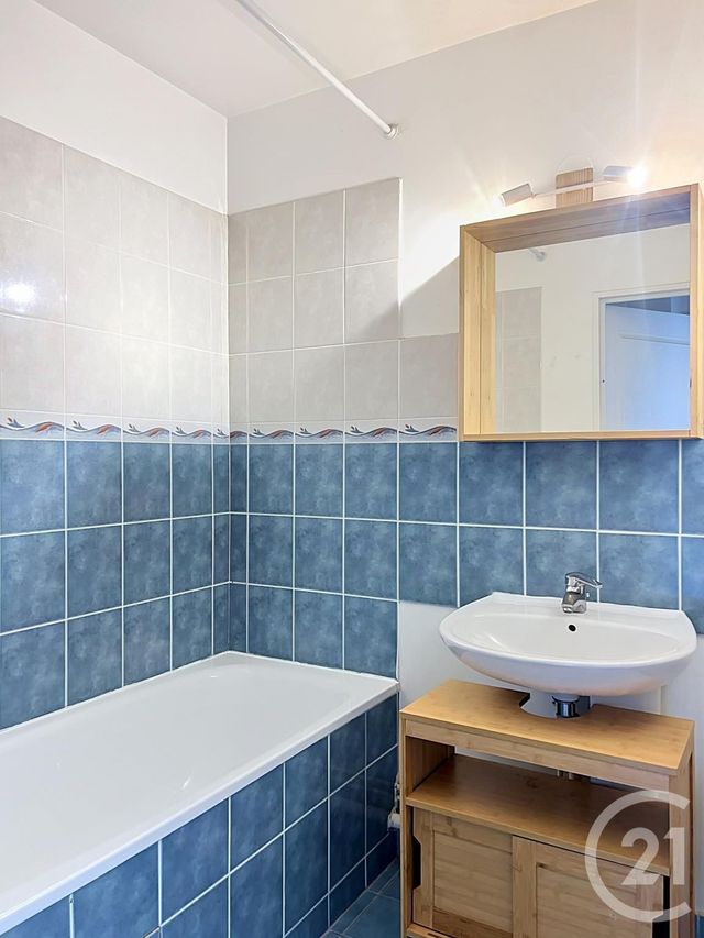 Appartement F2 à louer - 2 pièces - 52.12 m2 - MELUN - 77 - ILE-DE-FRANCE - Century 21 Domaine Du Parc