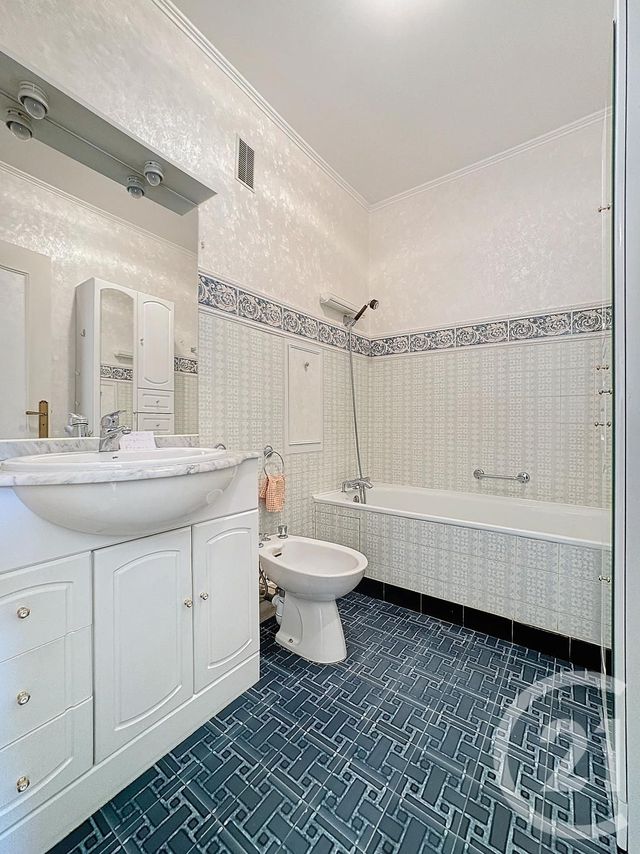 Appartement F5 à louer - 5 pièces - 99.24 m2 - VAUX LE PENIL - 77 - ILE-DE-FRANCE - Century 21 Domaine Du Parc