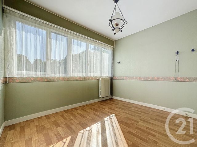 Appartement F5 à louer - 5 pièces - 99.24 m2 - VAUX LE PENIL - 77 - ILE-DE-FRANCE - Century 21 Domaine Du Parc