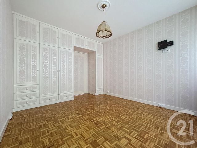 Appartement F5 à louer - 5 pièces - 99.24 m2 - VAUX LE PENIL - 77 - ILE-DE-FRANCE - Century 21 Domaine Du Parc