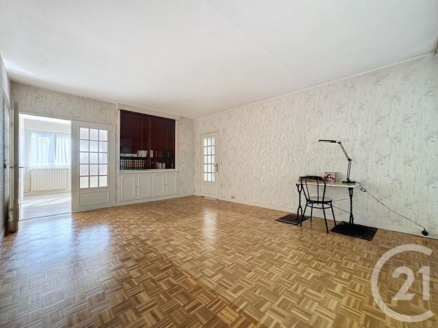 Appartement F5 à louer - 5 pièces - 99.24 m2 - VAUX LE PENIL - 77 - ILE-DE-FRANCE - Century 21 Domaine Du Parc