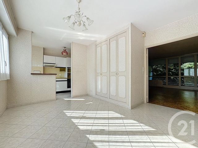 Appartement F5 à louer - 5 pièces - 99.24 m2 - VAUX LE PENIL - 77 - ILE-DE-FRANCE - Century 21 Domaine Du Parc