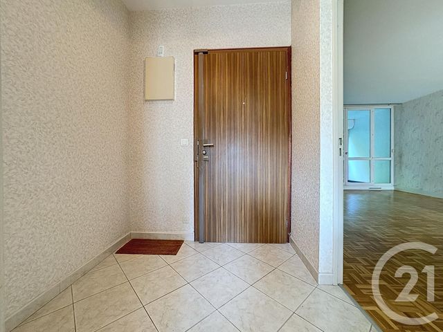 Appartement F5 à louer - 5 pièces - 99.24 m2 - VAUX LE PENIL - 77 - ILE-DE-FRANCE - Century 21 Domaine Du Parc