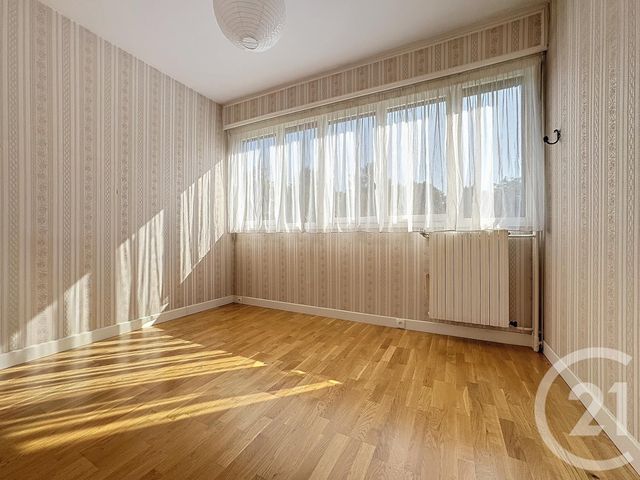 Appartement F5 à louer - 5 pièces - 99.24 m2 - VAUX LE PENIL - 77 - ILE-DE-FRANCE - Century 21 Domaine Du Parc