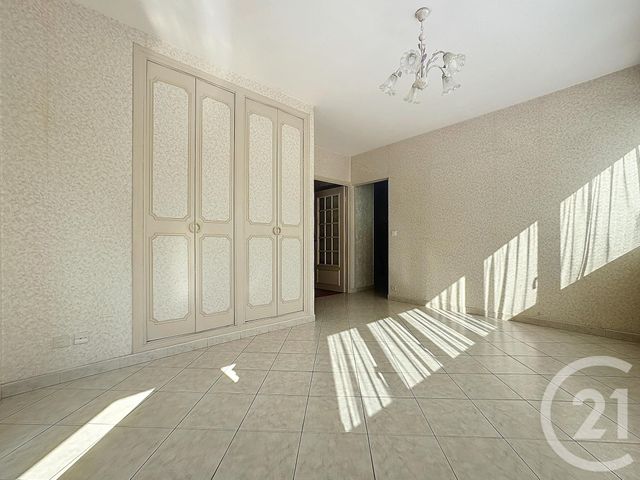Appartement F5 à louer - 5 pièces - 99.24 m2 - VAUX LE PENIL - 77 - ILE-DE-FRANCE - Century 21 Domaine Du Parc