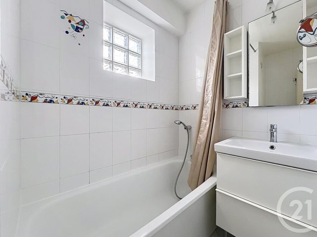 Appartement F2 à louer - 2 pièces - 44.9 m2 - AVON - 77 - ILE-DE-FRANCE - Century 21 Domaine Du Parc