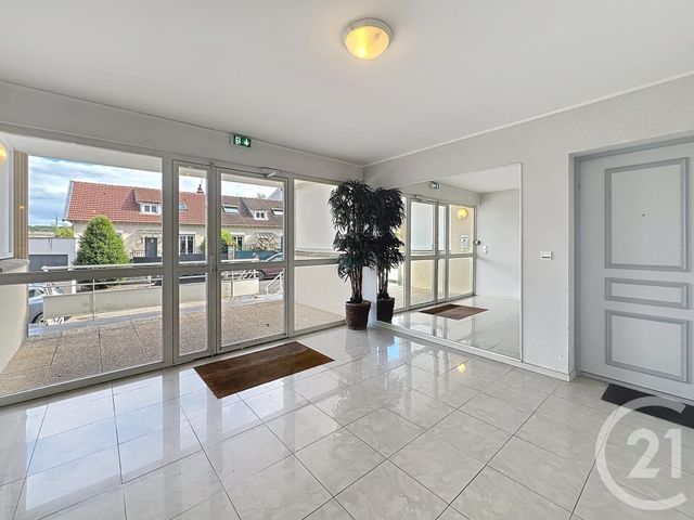 Appartement F2 à louer - 2 pièces - 44.9 m2 - AVON - 77 - ILE-DE-FRANCE - Century 21 Domaine Du Parc