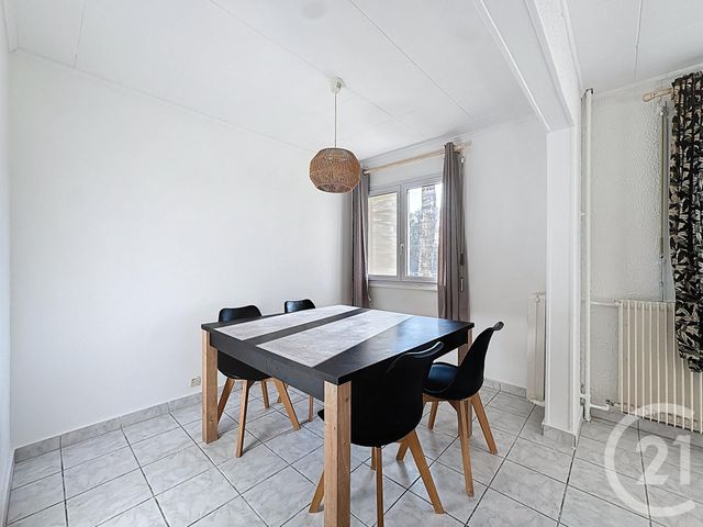 Appartement F2 à louer - 2 pièces - 47.3 m2 - ST FARGEAU PONTHIERRY - 77 - ILE-DE-FRANCE - Century 21 Domaine Du Parc