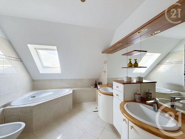 maison à vendre - 9 pièces - 211.24 m2 - BOISSISE LE ROI - 77 - ILE-DE-FRANCE - Century 21 Domaine Du Parc