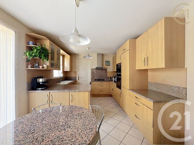 maison à vendre - 9 pièces - 211.24 m2 - BOISSISE LE ROI - 77 - ILE-DE-FRANCE - Century 21 Domaine Du Parc