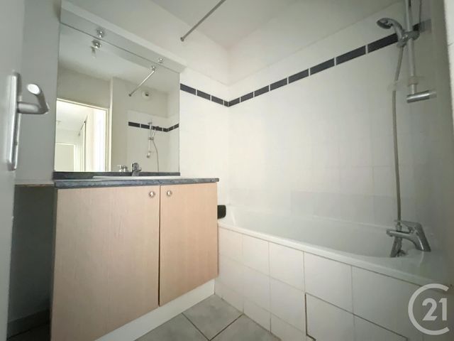 Appartement F3 à louer - 3 pièces - 68.78 m2 - ST FARGEAU PONTHIERRY - 77 - ILE-DE-FRANCE - Century 21 Domaine Du Parc