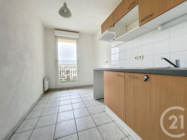 Appartement F3 à louer - 3 pièces - 68.78 m2 - ST FARGEAU PONTHIERRY - 77 - ILE-DE-FRANCE - Century 21 Domaine Du Parc