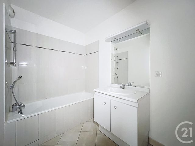 Appartement F3 à louer - 3 pièces - 58.19 m2 - ST FARGEAU PONTHIERRY - 77 - ILE-DE-FRANCE - Century 21 Domaine Du Parc