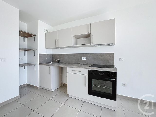 Appartement F3 à louer - 3 pièces - 56.25 m2 - VAUX LE PENIL - 77 - ILE-DE-FRANCE - Century 21 Domaine Du Parc
