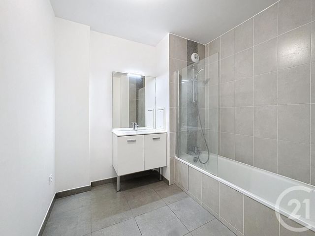 Appartement F3 à louer - 3 pièces - 56.25 m2 - VAUX LE PENIL - 77 - ILE-DE-FRANCE - Century 21 Domaine Du Parc