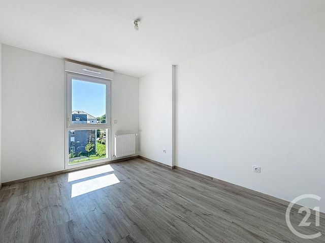 Appartement F3 à louer - 3 pièces - 56.25 m2 - VAUX LE PENIL - 77 - ILE-DE-FRANCE - Century 21 Domaine Du Parc