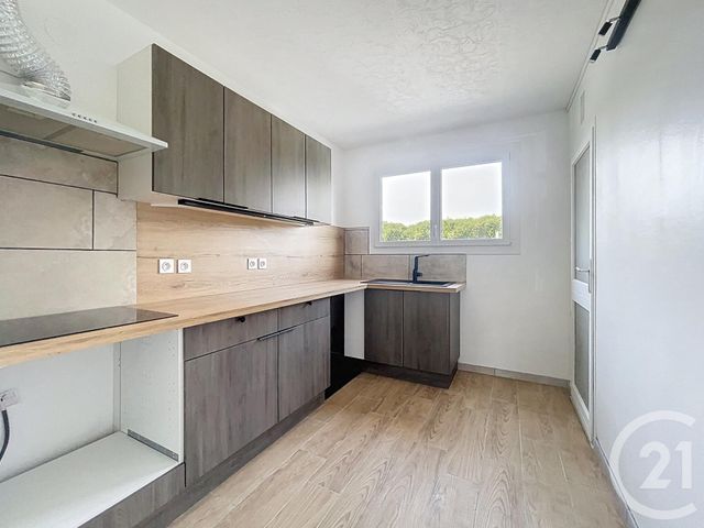 Appartement F4 à louer - 4 pièces - 76.06 m2 - ST FARGEAU PONTHIERRY - 77 - ILE-DE-FRANCE - Century 21 Domaine Du Parc