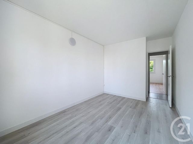 Appartement F4 à louer - 4 pièces - 76.06 m2 - ST FARGEAU PONTHIERRY - 77 - ILE-DE-FRANCE - Century 21 Domaine Du Parc