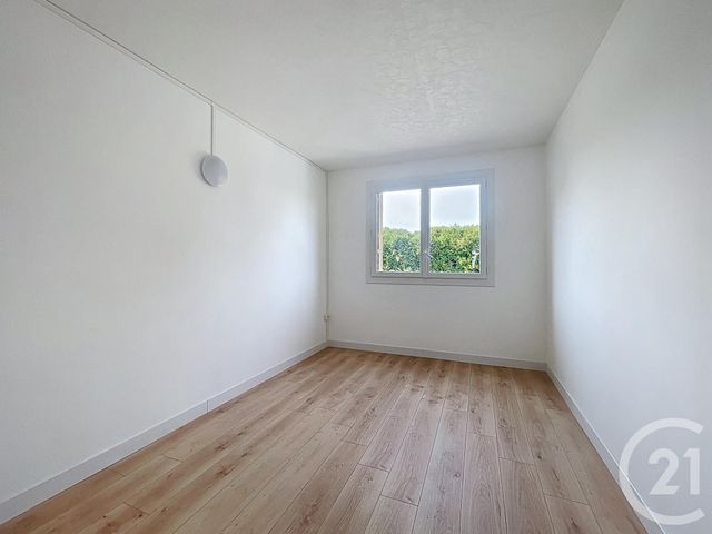 Appartement F4 à louer - 4 pièces - 76.06 m2 - ST FARGEAU PONTHIERRY - 77 - ILE-DE-FRANCE - Century 21 Domaine Du Parc