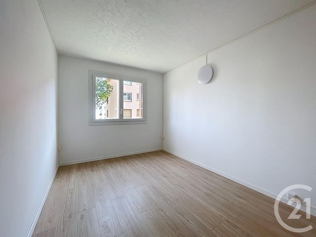 Appartement F4 à louer - 4 pièces - 76.06 m2 - ST FARGEAU PONTHIERRY - 77 - ILE-DE-FRANCE - Century 21 Domaine Du Parc