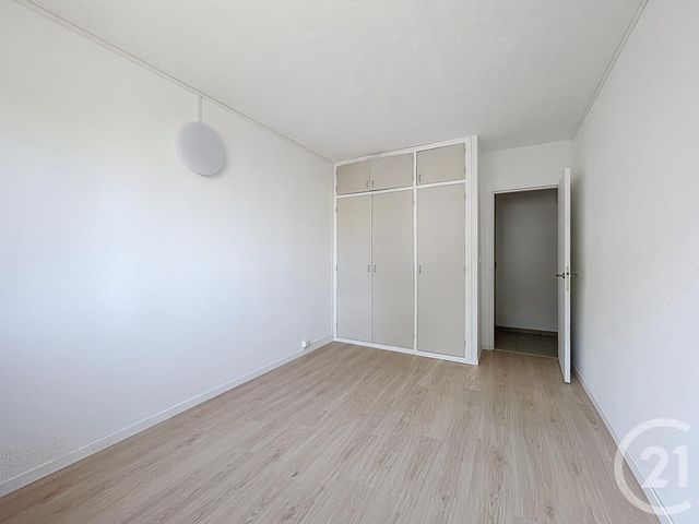 Appartement F4 à louer - 4 pièces - 76.06 m2 - ST FARGEAU PONTHIERRY - 77 - ILE-DE-FRANCE - Century 21 Domaine Du Parc