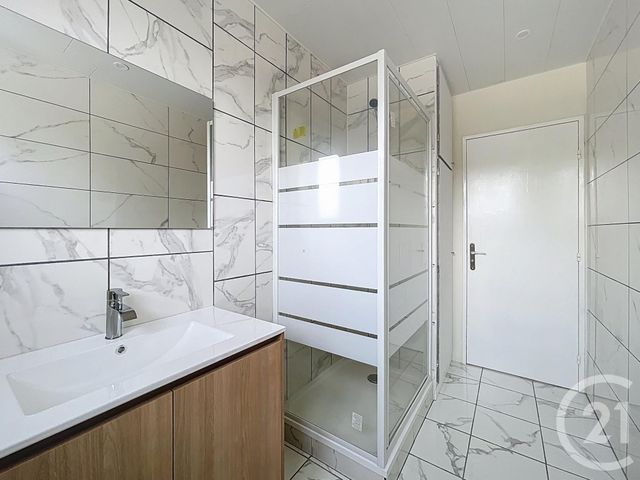 Appartement F4 à louer - 4 pièces - 76.06 m2 - ST FARGEAU PONTHIERRY - 77 - ILE-DE-FRANCE - Century 21 Domaine Du Parc