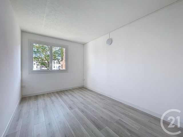 Appartement F4 à louer - 4 pièces - 76.06 m2 - ST FARGEAU PONTHIERRY - 77 - ILE-DE-FRANCE - Century 21 Domaine Du Parc