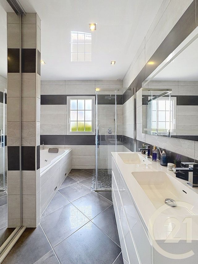 maison à vendre - 8 pièces - 209.0 m2 - ST FARGEAU PONTHIERRY - 77 - ILE-DE-FRANCE - Century 21 Domaine Du Parc