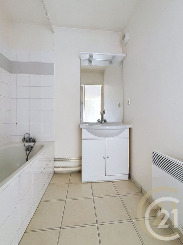 Appartement F3 à vendre - 3 pièces - 61.09 m2 - 77 - ILE-DE-FRANCE - Century 21 Domaine Du Parc