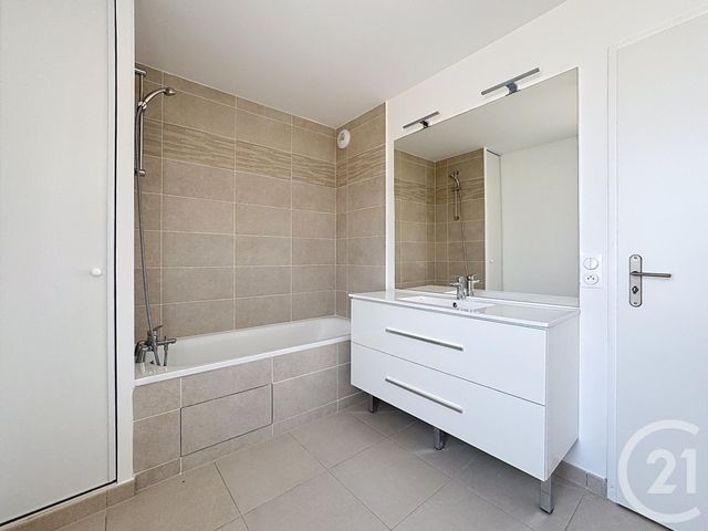 maison à louer - 4 pièces - 91.8 m2 - ST FARGEAU PONTHIERRY - 77 - ILE-DE-FRANCE - Century 21 Domaine Du Parc