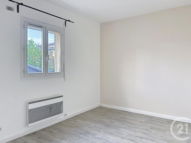 Appartement F3 à louer - 3 pièces - 41.56 m2 - ST FARGEAU PONTHIERRY - 77 - ILE-DE-FRANCE - Century 21 Domaine Du Parc