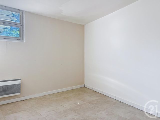 Appartement F3 à louer - 3 pièces - 41.56 m2 - ST FARGEAU PONTHIERRY - 77 - ILE-DE-FRANCE - Century 21 Domaine Du Parc