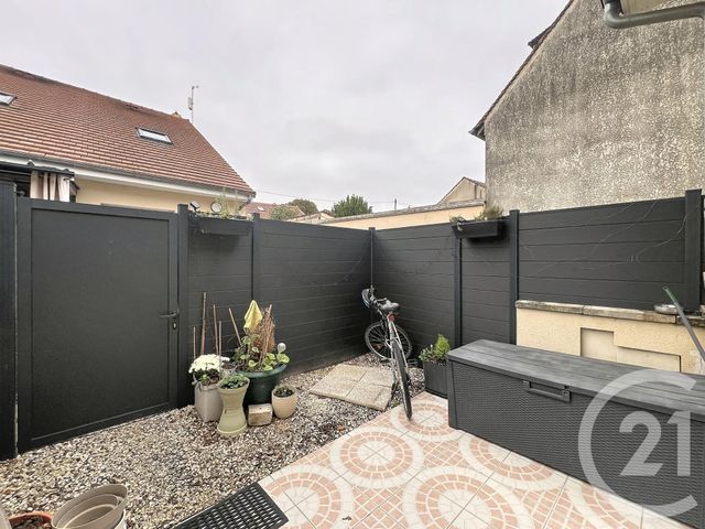 Appartement Duplex à louer - 2 pièces - 28.41 m2 - PRINGY - 77 - ILE-DE-FRANCE - Century 21 Domaine Du Parc