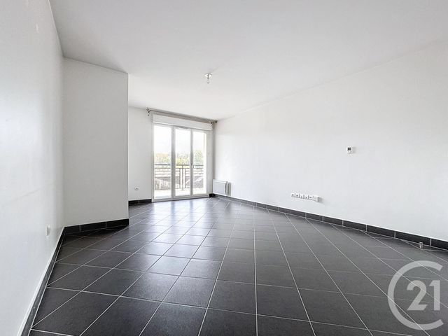Appartement F3 à louer - 3 pièces - 67.82 m2 - ST FARGEAU PONTHIERRY - 77 - ILE-DE-FRANCE - Century 21 Domaine Du Parc