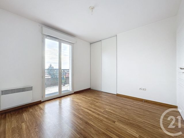Appartement F3 à louer - 3 pièces - 67.82 m2 - ST FARGEAU PONTHIERRY - 77 - ILE-DE-FRANCE - Century 21 Domaine Du Parc