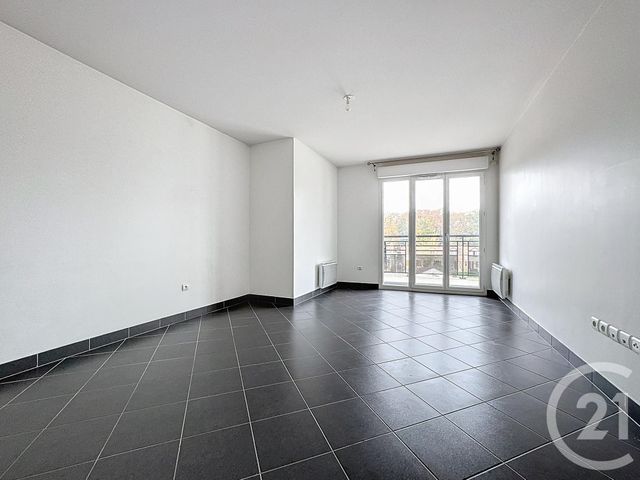 Appartement F3 à louer - 3 pièces - 67.82 m2 - ST FARGEAU PONTHIERRY - 77 - ILE-DE-FRANCE - Century 21 Domaine Du Parc