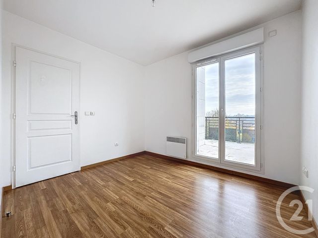 Appartement F3 à louer - 3 pièces - 67.82 m2 - ST FARGEAU PONTHIERRY - 77 - ILE-DE-FRANCE - Century 21 Domaine Du Parc