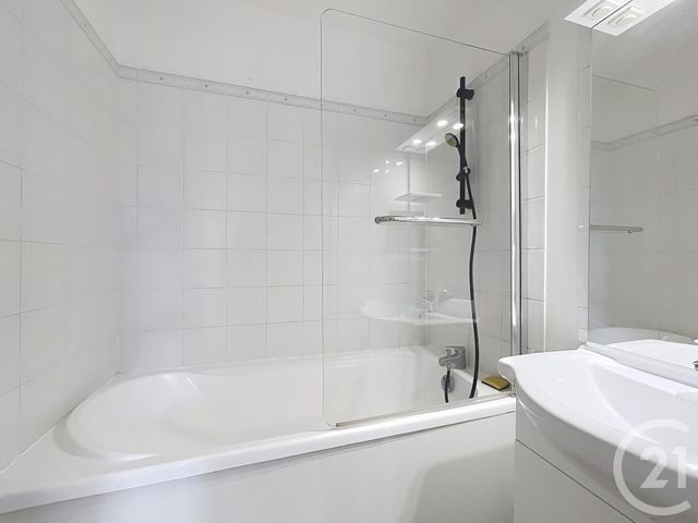 Appartement F2 à louer - 2 pièces - 43.67 m2 - MELUN - 77 - ILE-DE-FRANCE - Century 21 Domaine Du Parc